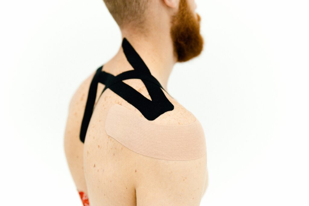 Physiotherapy treatment for pain in shoulder